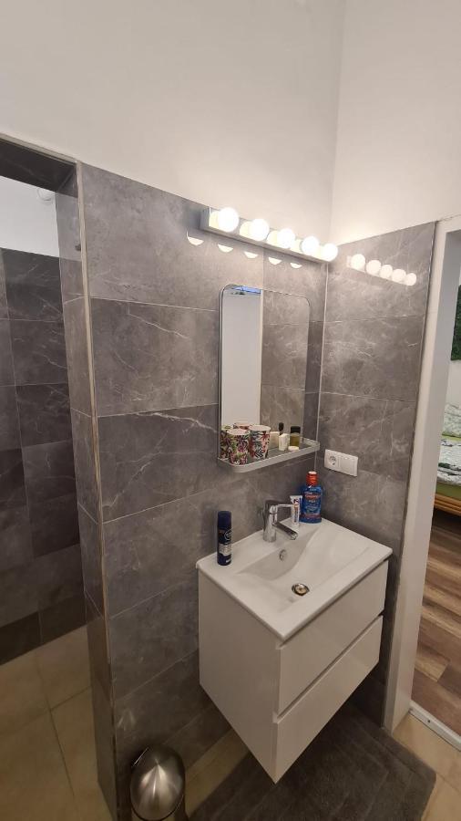 City Apartment Mit Direktzugang เวียนนา ภายนอก รูปภาพ